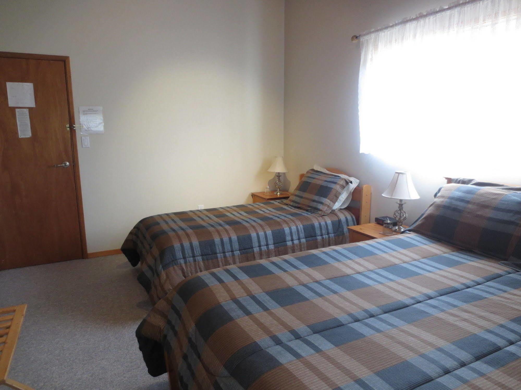 Moon And Sixpence Bed & Breakfast ยูคลูเลต ภายนอก รูปภาพ